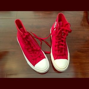 Chuck Taylor All Stars red Converse hi top Women 9